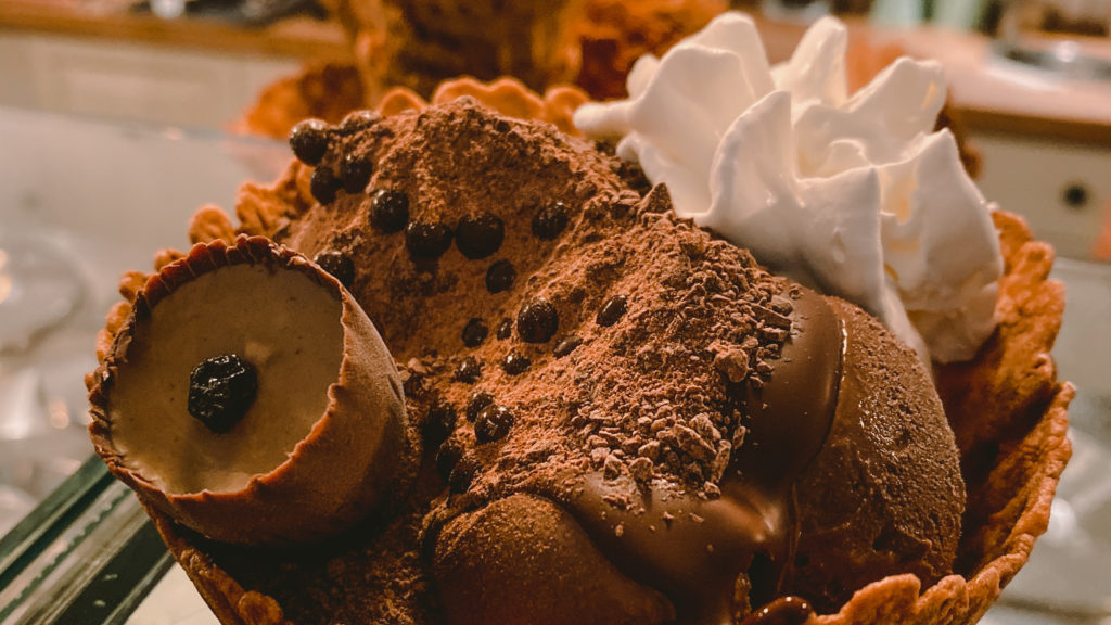 Schoko-Eisbecher / Eiskrämer Goldhelm